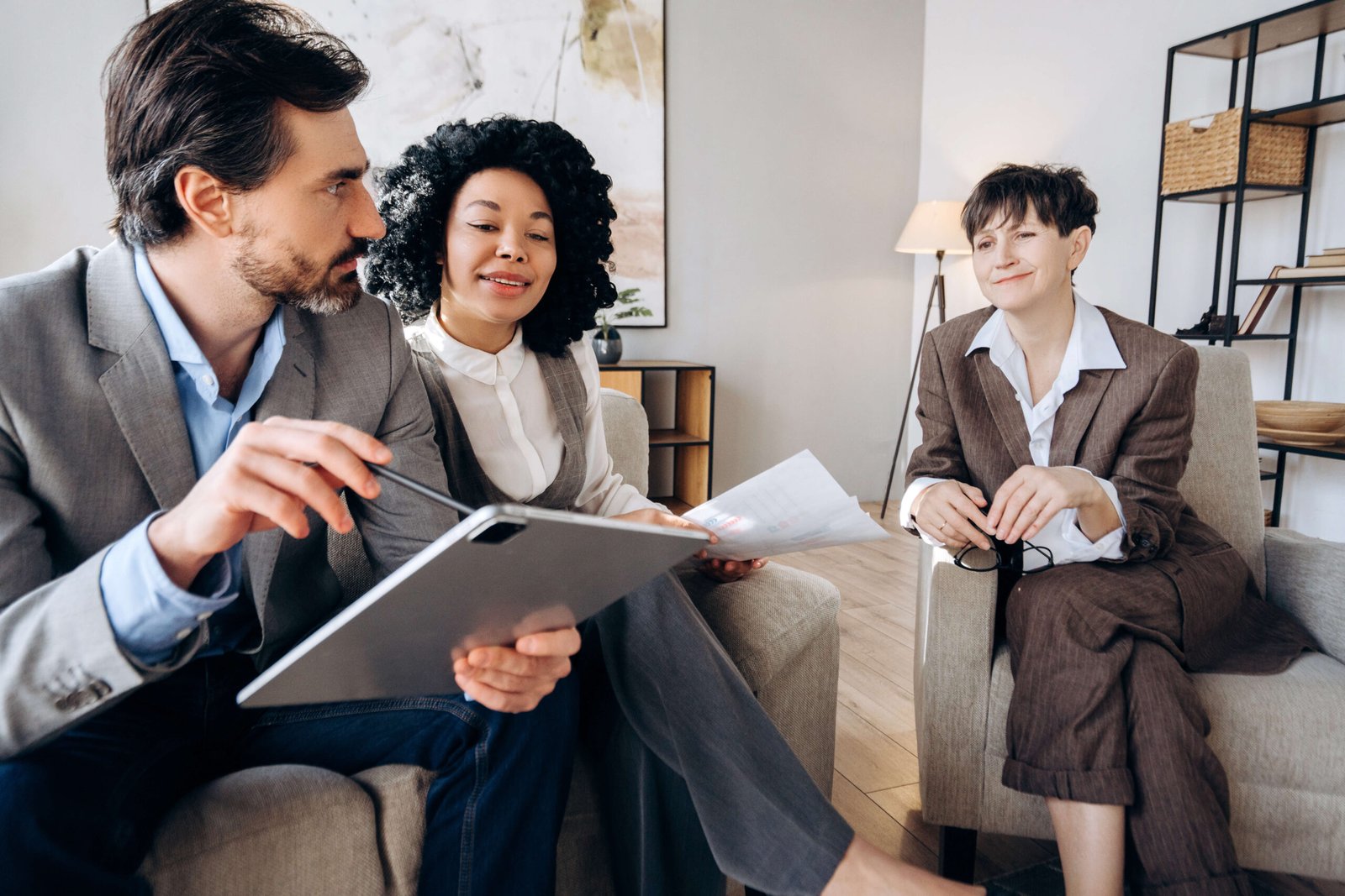 How to Choose a Divorce Attorney Without Making Costly Mistakes