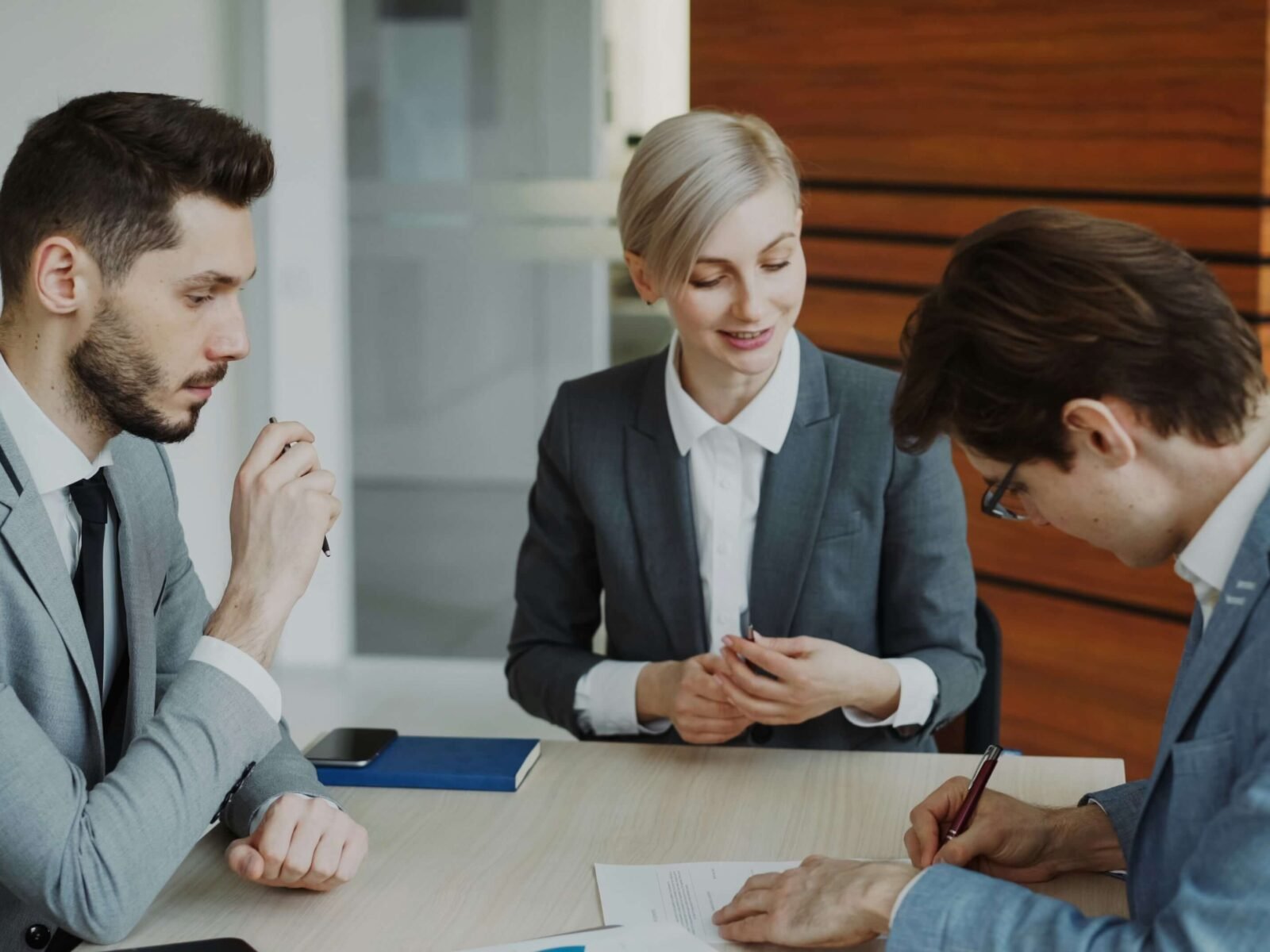 Small Firm vs. Large Law Firm for a South Florida Divorce: What Matters Most?
